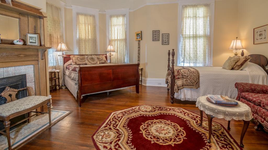 Deluxe Queen Room