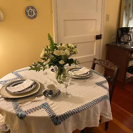 Magnolia Cottage Bed And Breakfast-3